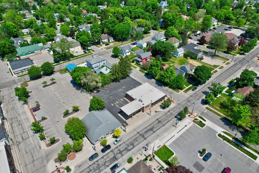 More Photos Of 319 E Broadway St, Mount Pleasant Bank For Sale