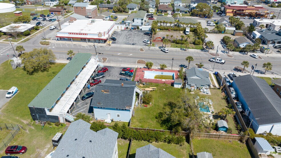 More Photos Of 213 Cape Fear Blvd, Carolina Beach Hotel For Sale