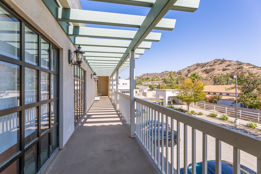 More Photos Of 9116 Sunland Blvd, Sun Valley Medical For Sale