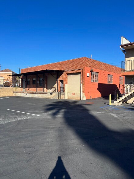 More Photos Of 4440 York Blvd, Los Angeles Manufacturing For Lease
