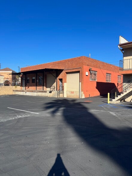 More Photos Of 4440 York Blvd, Los Angeles Manufacturing For Lease