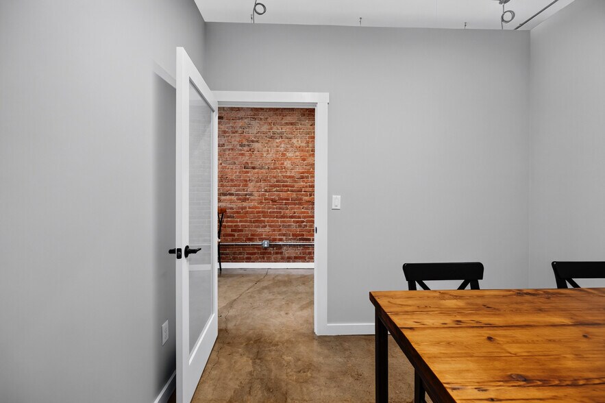More Photos Of 143 N Wayne Ave, Waynesboro Storefront Retail Office For Sale