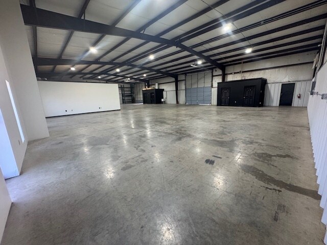 More Photos Of 5565 Highway 53, Harvest Warehouse For Lease