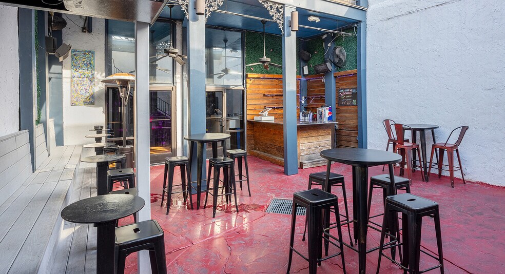 More Photos Of 118 Market St, Wilmington General Retail For Sale