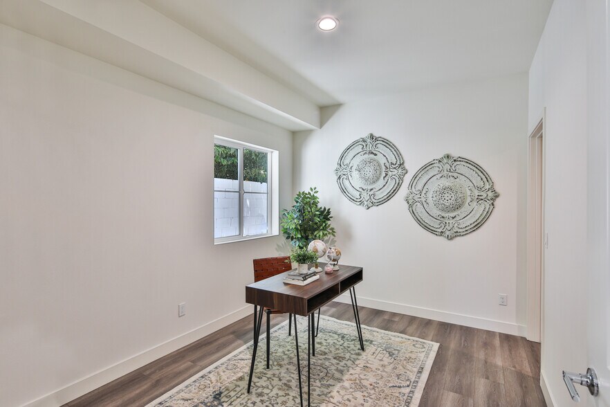 More Photos Of 6836 Whitman Ave, Van Nuys Multifamily For Sale
