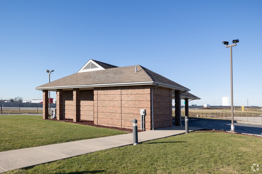 Primary Photo Of 1700 Western Ave, Findlay Bank For Sale