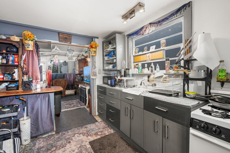 More Photos Of 4975-4979 Newport Ave, San Diego General Retail For Sale