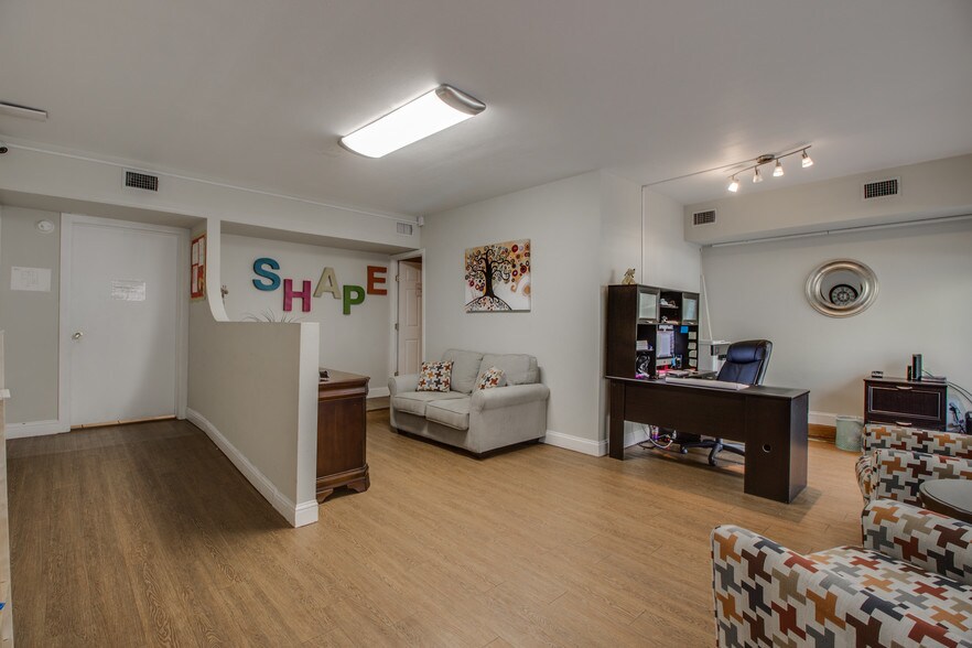 More Photos Of 4235 Cedar Springs Rd, Dallas Office For Sale