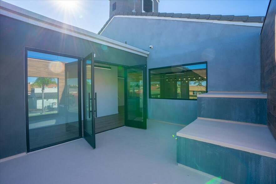 More Photos Of 3444 E Anaheim St, Long Beach Office For Sale