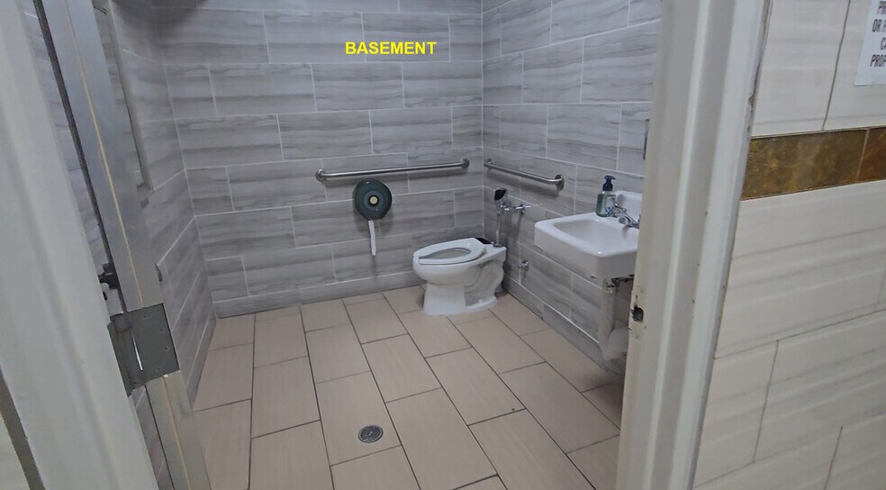 More Photos Of 110-27 Jamaica Ave, Jamaica Freestanding For Lease