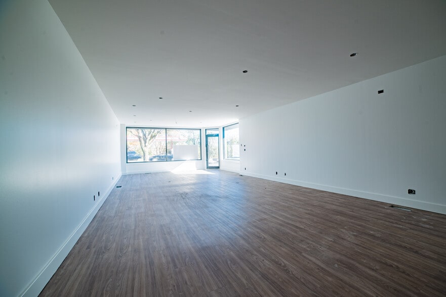 More Photos Of 5914 Troost Ave, Kansas City Flex For Lease