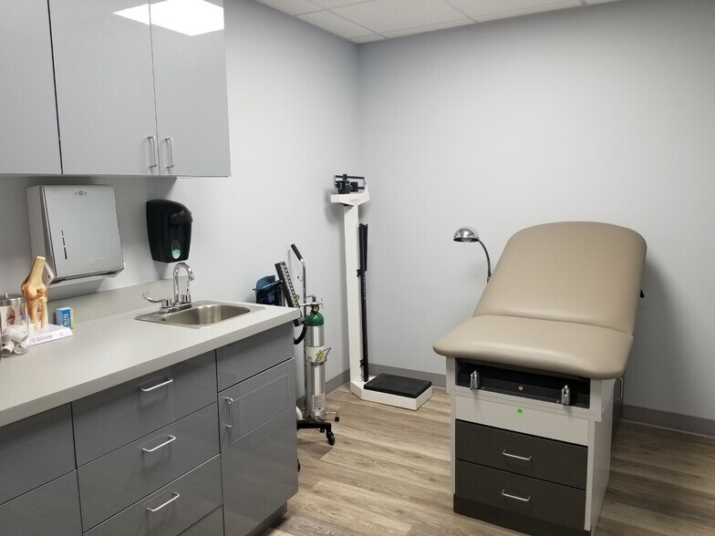 More Photos Of 184-188 E 70th St, New York Apartments For Lease