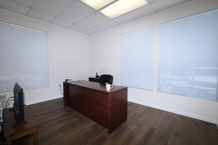 More Photos Of 8820 Business Park Dr, Austin Office For Sale