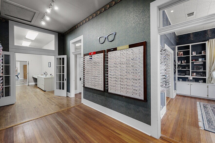 More Photos Of 515 E Court St, Seguin Office Residential For Lease