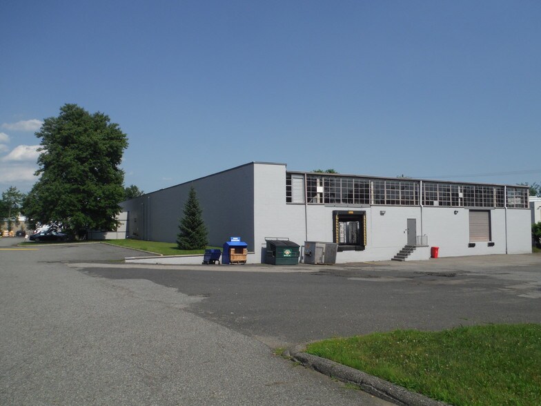 More Photos Of 92 Newark Pompton Tpke, Wayne Warehouse For Lease
