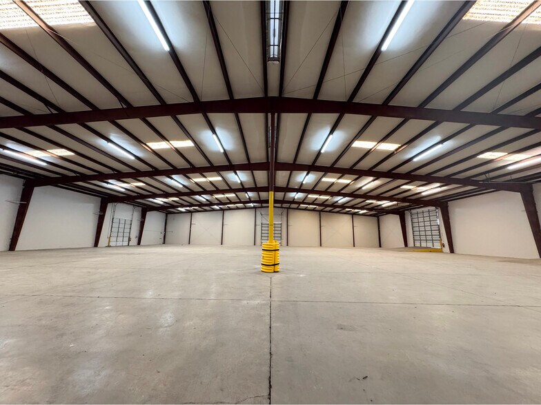 More Photos Of 8407 San Lorenzo Dr, Laredo Industrial For Lease