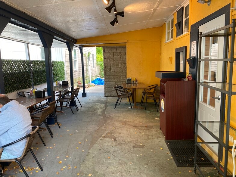 More Photos Of 118 Hoffman St, Saugatuck Storefront Retail Residential For Lease