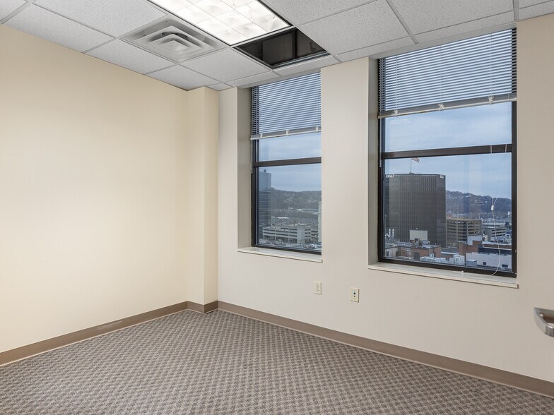 More Photos Of 109 Capitol St, Charleston Office Residential For Sale