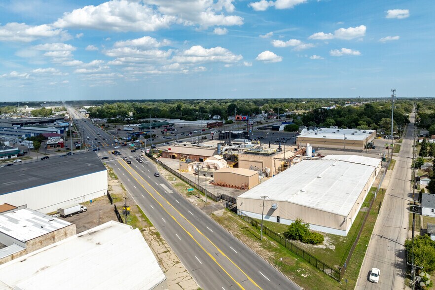 More Photos Of 11900 E 8 Mile Rd, Detroit Manufacturing For Sale