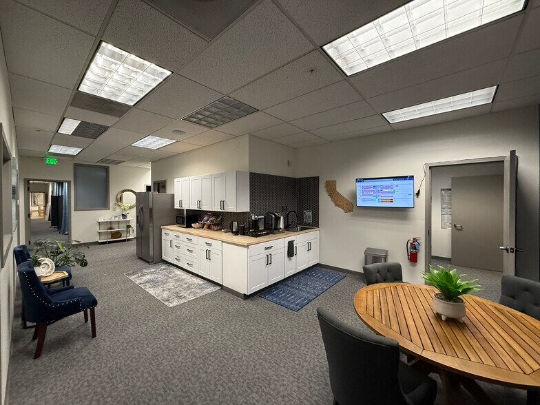 More Photos Of 2195 Larkspur Ln, Redding Office For Sale