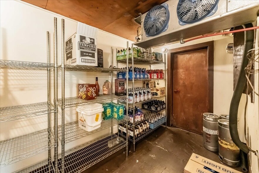 More Photos Of 21375 Main St, Lakehead Restaurant For Sale