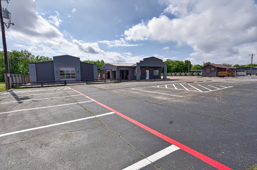 More Photos Of 2795 SW Wilshire Blvd, Burleson Flex For Lease