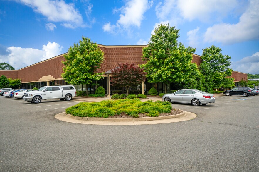 Primary Photo Of 11905 Bowman Dr, Fredericksburg Showroom For Lease