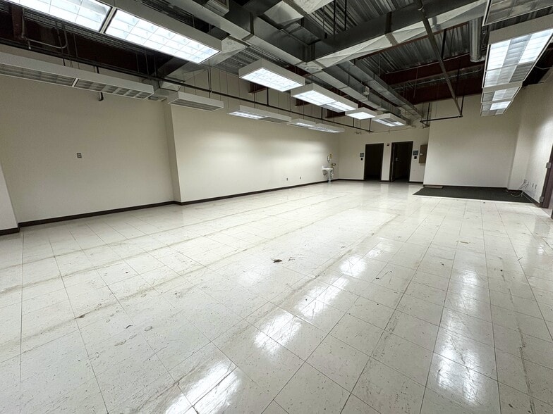 More Photos Of 151 Westpark Blvd, Columbia Office For Sale