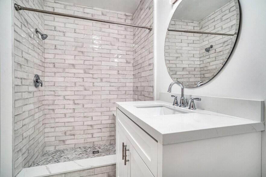 More Photos Of 1231-1233 17th St, Santa Monica Apartments For Sale