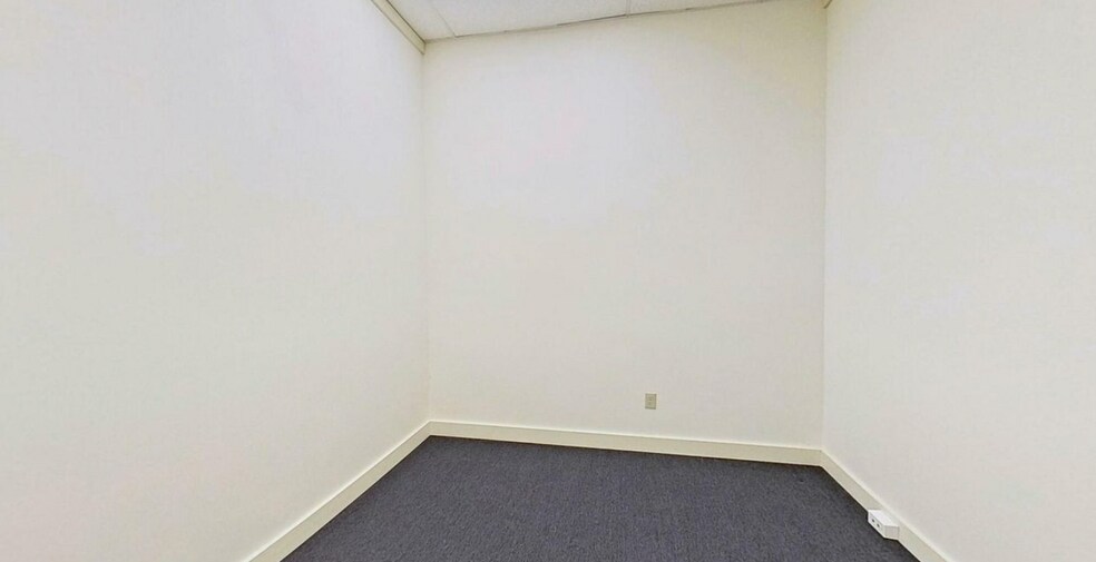 More Photos Of 13-17 Washington St, Sanford Apartments For Lease