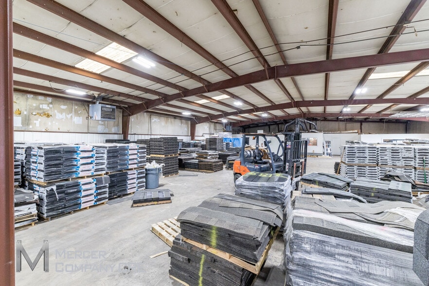 More Photos Of 2100 S I 35 Service Rd, Oklahoma City Warehouse For Lease