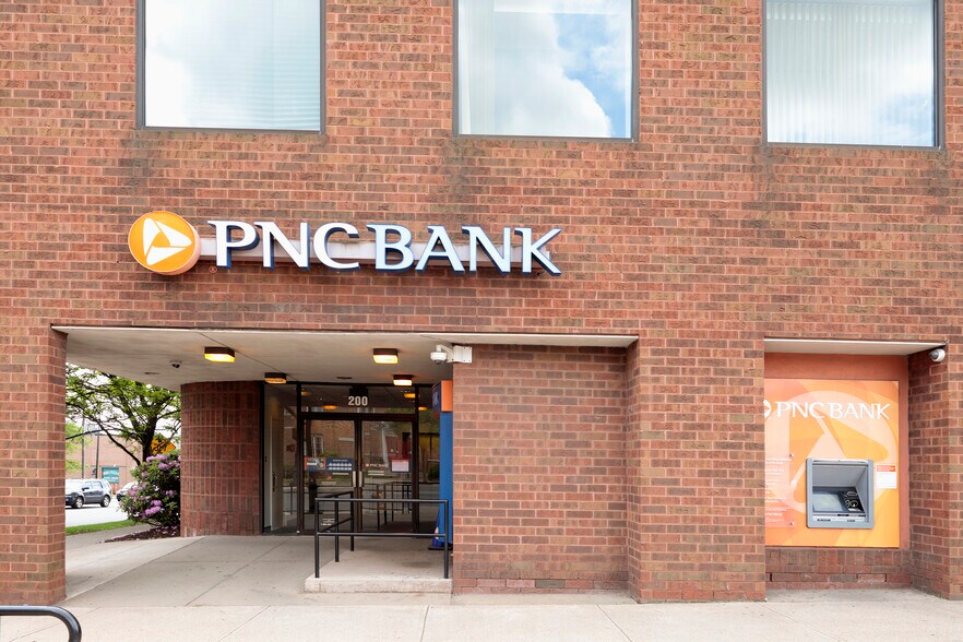 More Photos Of 200 W Broad St, Hazleton Bank For Lease