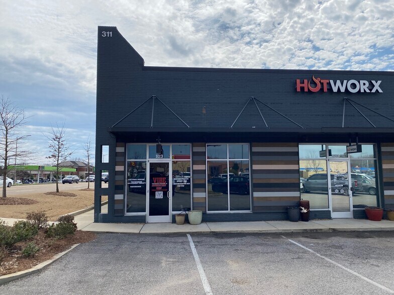 More Photos Of 311 S Gloster St, Tupelo Storefront Retail Office For Lease