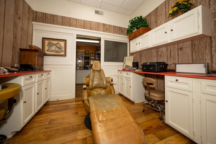 More Photos Of 519 E Goliad Ave, Crockett Storefront For Sale