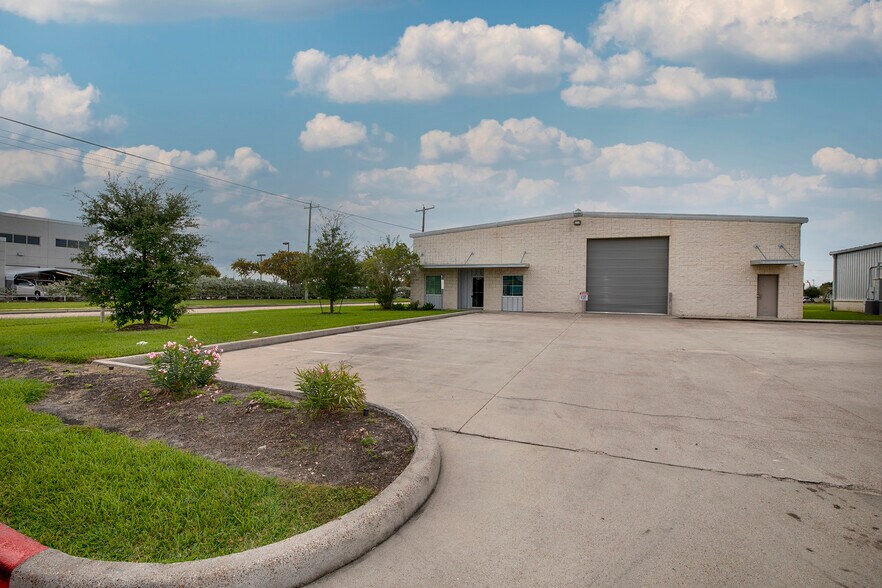 More Photos Of 1201 Butler Rd, League City Warehouse For Sale