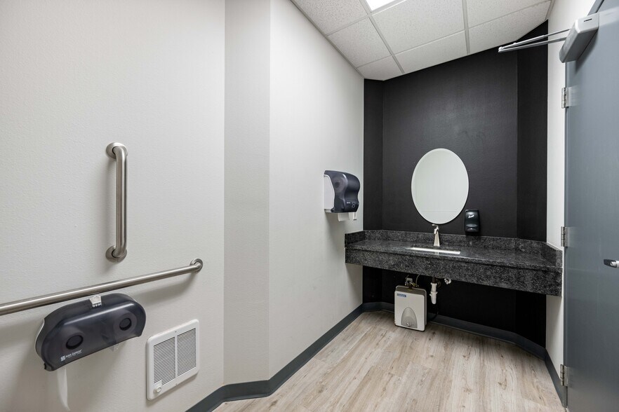 More Photos Of 2576 Yakima Valley Hwy, Sunnyside Office Residential For Lease