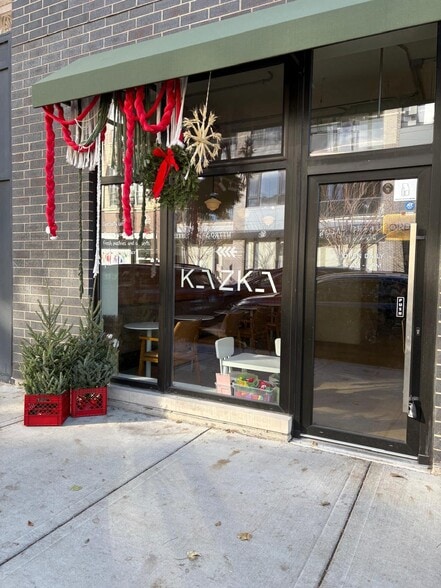 More Photos Of 3056 N Lincoln Ave, Chicago General Retail For Sale