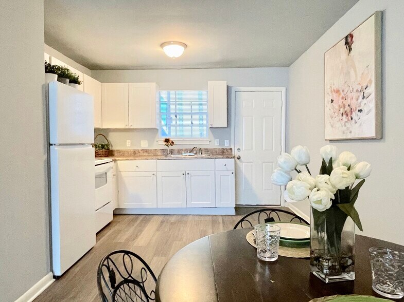 More Photos Of 11 Eumar Ct NW, Center Point Apartments For Sale