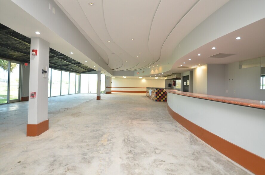 More Photos Of 7900 N Sam Houston Pky W, Houston Office For Lease