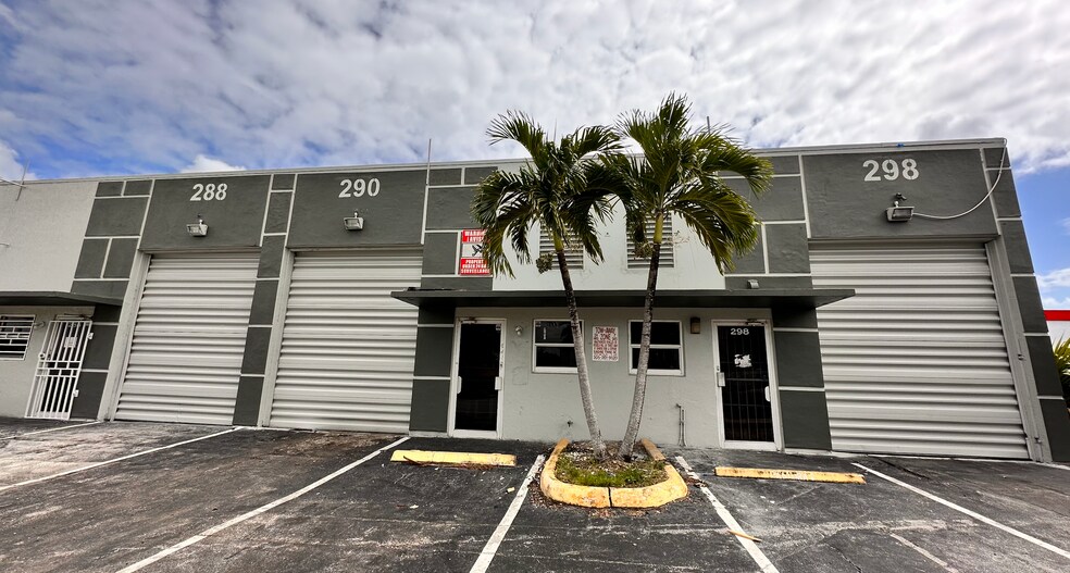 More Photos Of 270 W 79th Pl, Hialeah Warehouse For Lease