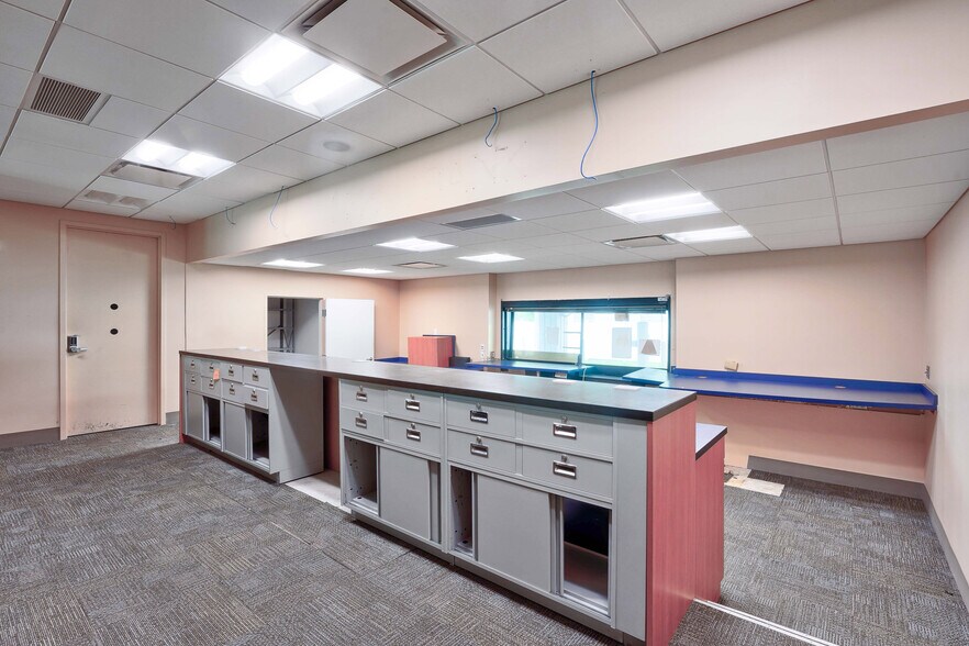 More Photos Of 1200 E Blue Heron Blvd, West Palm Beach Storefront Retail Office For Lease