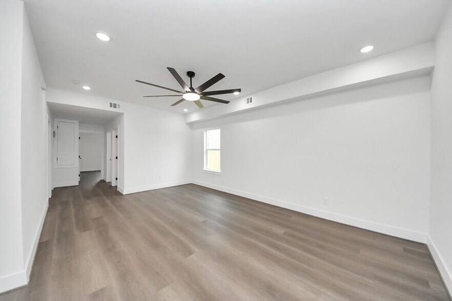 More Photos Of 8012 Miley St, Houston Multifamily For Sale