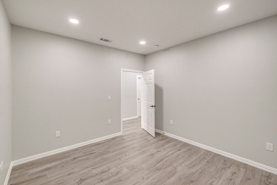 More Photos Of 5268/5450 N FM 866, Odessa Warehouse For Sale