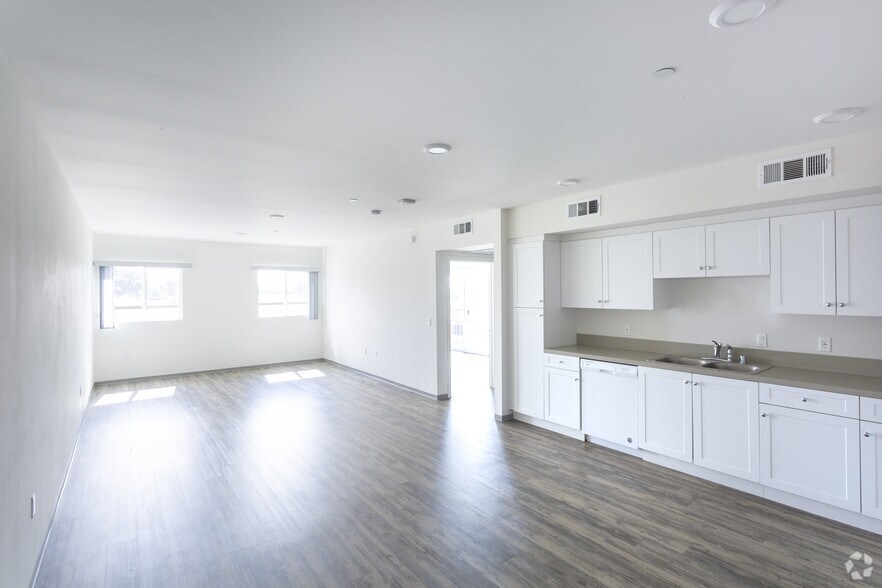More Photos Of 18528 Chase St, Northridge Apartments For Sale
