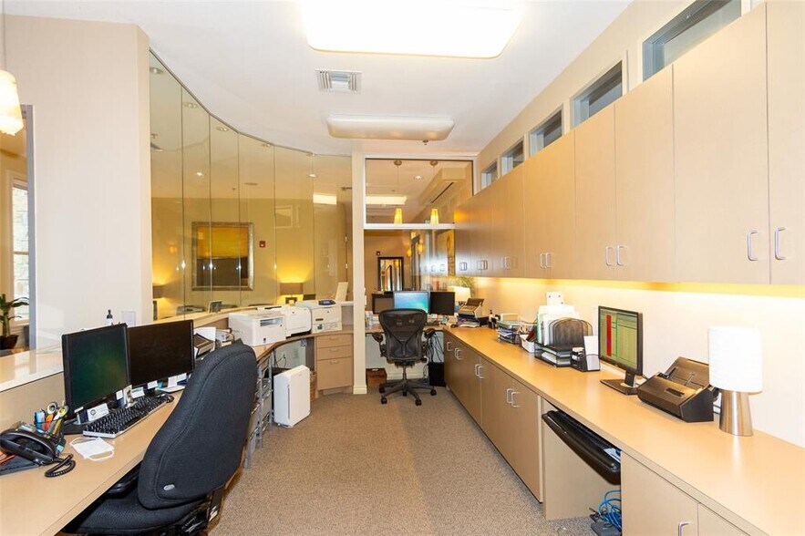 More Photos Of 5900 Southwest Pky, Austin Medical For Lease