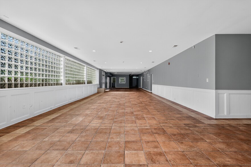 More Photos Of 1512 Garner Rd, Raleigh Warehouse For Lease
