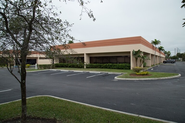More Photos Of 5400 S University Dr, Davie Unknown For Lease