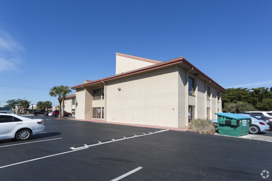 More Photos Of 923 Del Prado Blvd S, Cape Coral Medical For Lease