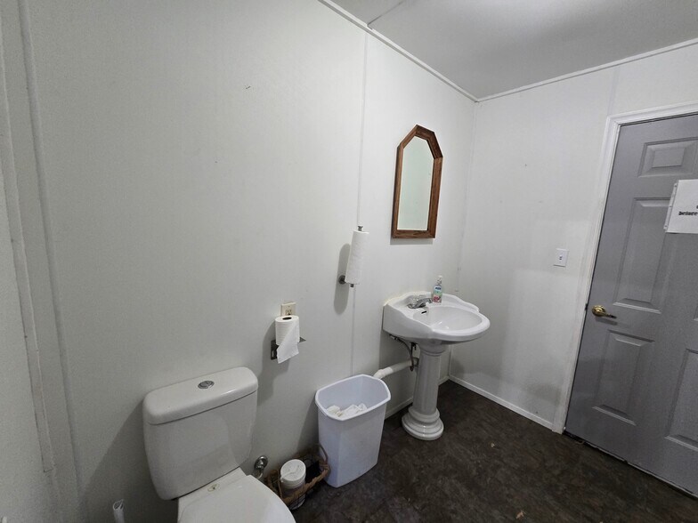 More Photos Of 1251 Evergreen Dr, Bay City Marina For Sale