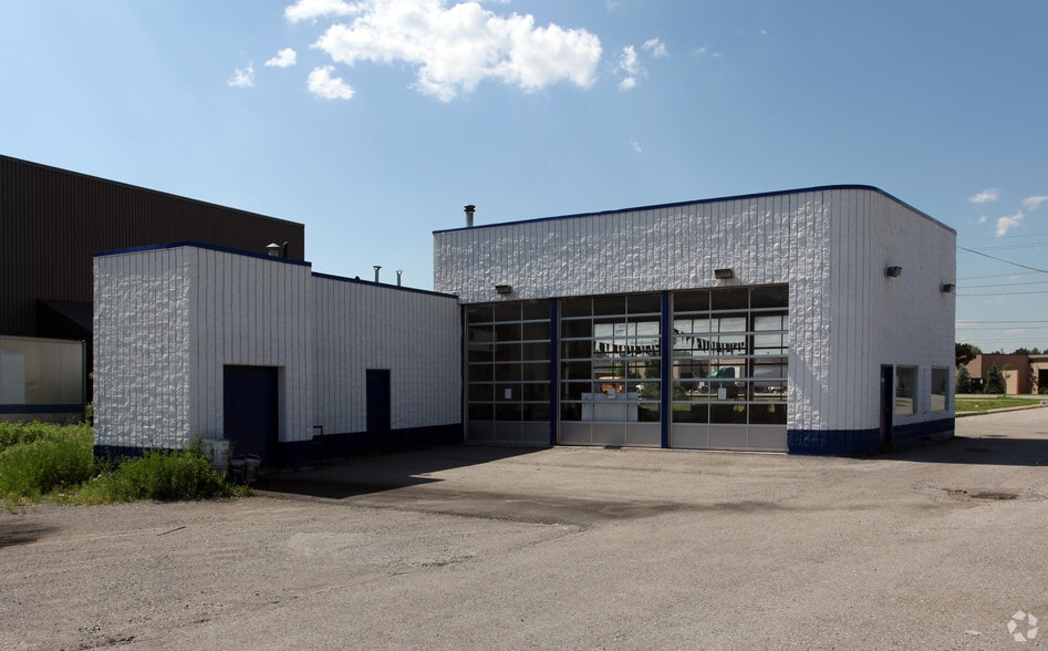 More Photos Of 355 Rexdale Blvd, Toronto Auto Repair For Sale